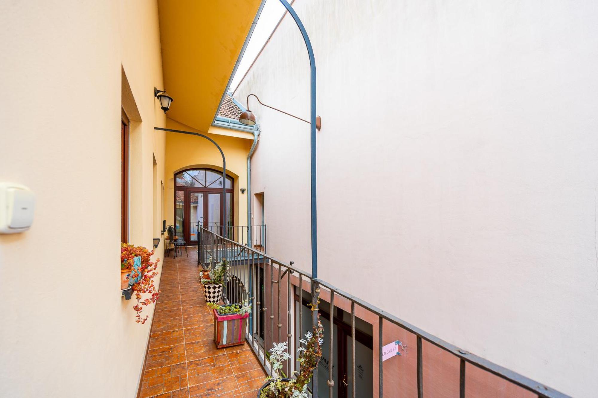 2 Room Flat Hlavna Kosice With Parking Dış mekan fotoğraf